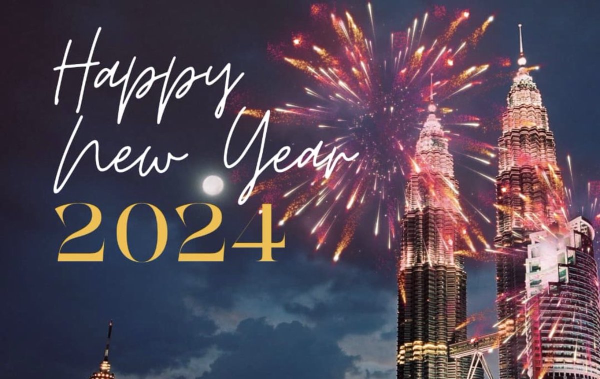 Iskandar008's tweet photo. Lembaran baru..umur pun baru..always new..happy new year guys🎉🎊 https://t.co/gobHoLsG6y
