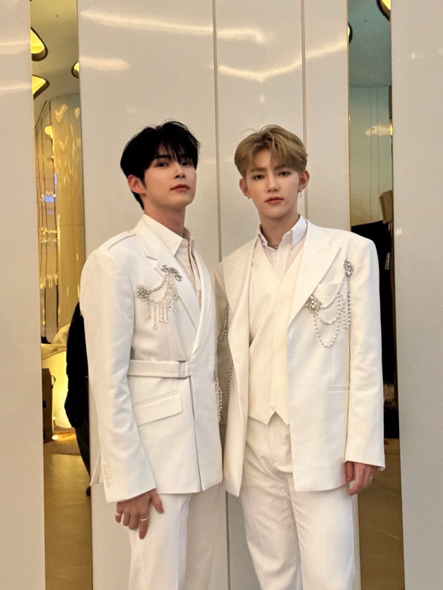 colattie's tweet photo. 🎻 : kita lebih deket dari yang kamu pikir
🎻 : aku suka dia lebih dari yang dia kira
🐹 : kalo berantem aku minta maaf peluk dan cium 
🐹 : aku pegang tangannya kalo kita lagi capek

NGAKU LU BERDUA PACARAN KAN?? 😭😭 https://t.co/6NeutrGnfu