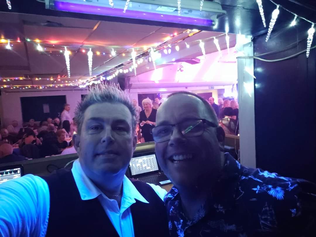 Seeing the new year in with my best mate and enjoying a nite off 🥂 happy new year from the <a href="/The_Blues_Club/">The Blues Club</a>  #gainsboroug #dshift will see you all in the new year