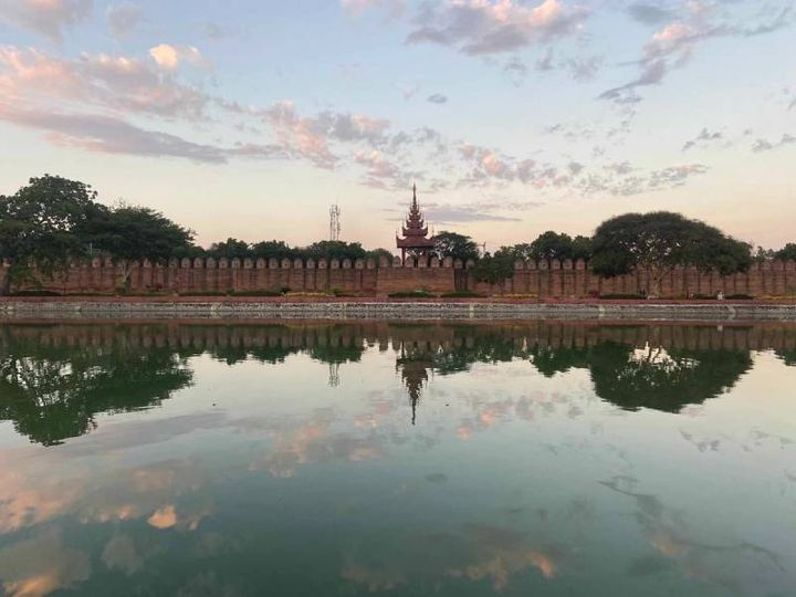 MizzimaNews's tweet photo. နှစ်သစ်ကူးညက မန္တလေးနန်းတွင်းအား ရှော့တိုက်ဒုံးဖြင့် တိုက်ခိုက်
#မန္တလေးနန်းတွင်း
#ရှော့တိုက်ဒုံး
Website Link - https://t.co/pbpuGofeJo https://t.co/qxed7Yu1ID