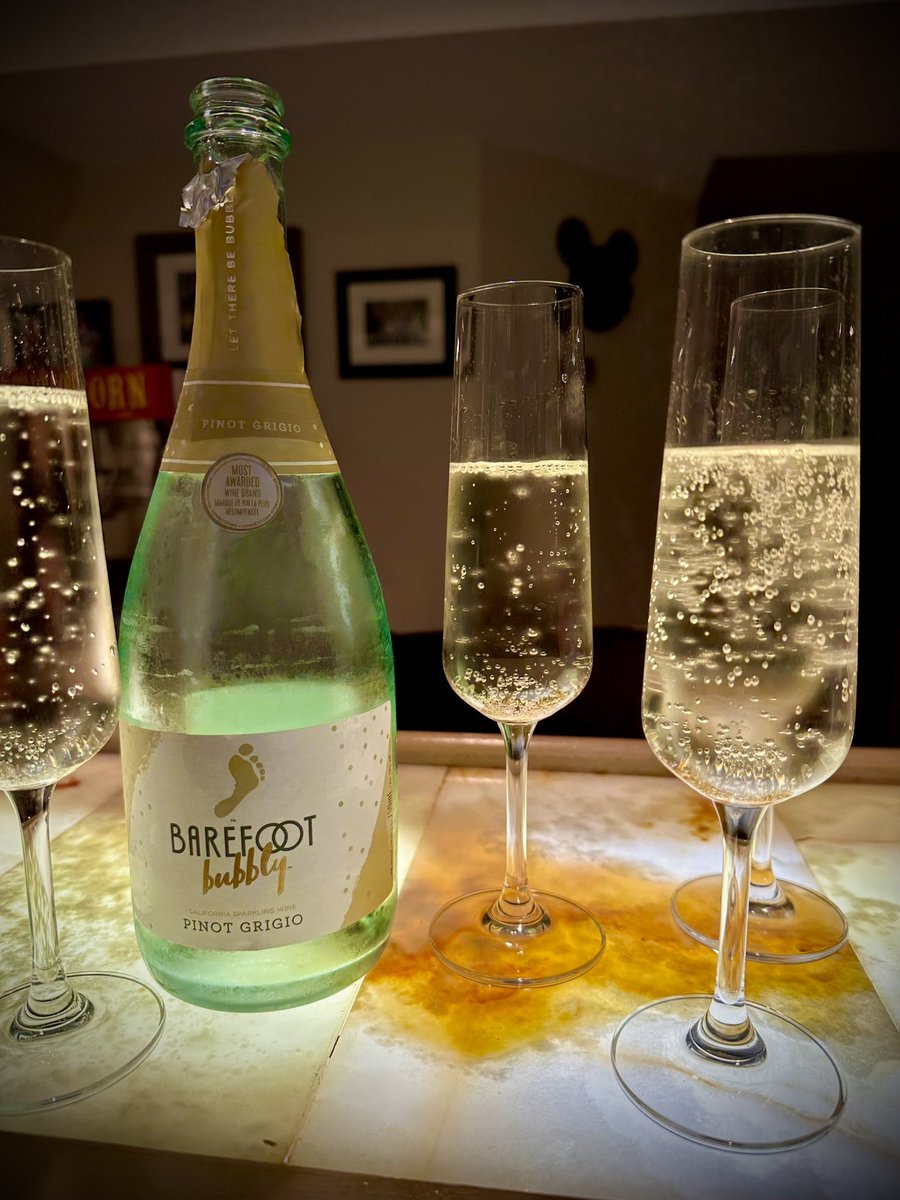It’s almost time! #happynewyear #newyearseve #champagne #barefoootwine