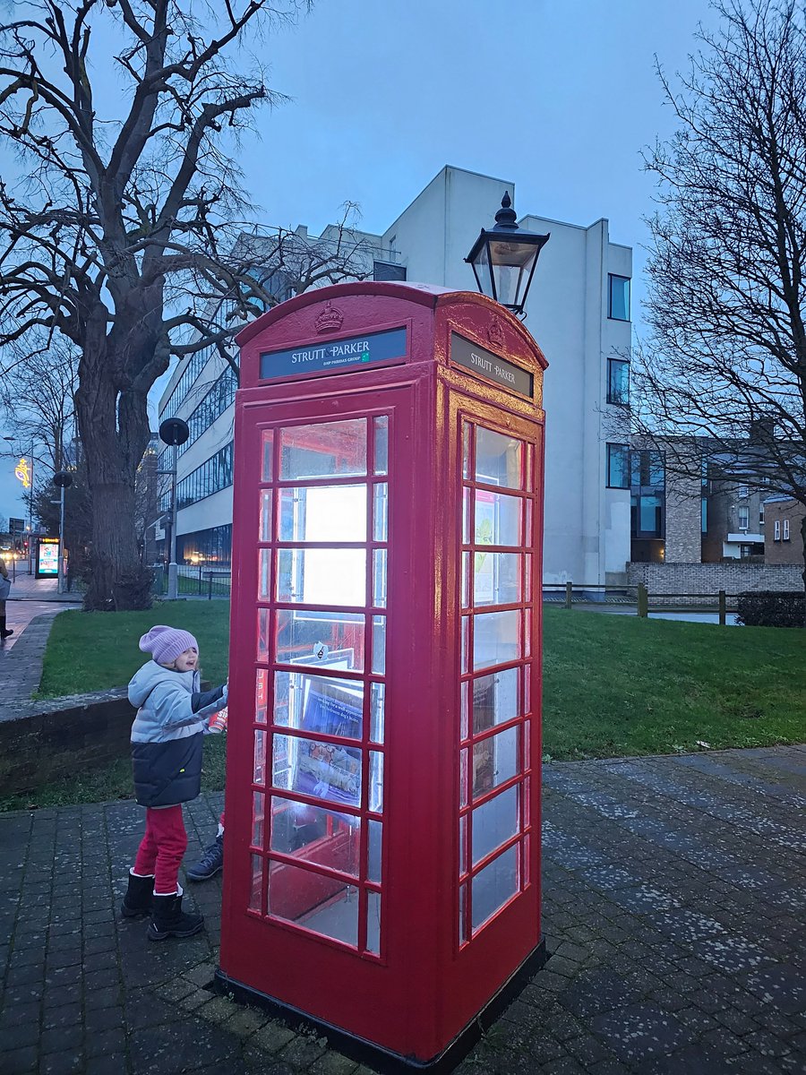 AnaMoretto4's tweet photo. #AllMetalMonday 
#TelephoneBoxes
#NewYear 
#Cambridge https://t.co/4GQYTjv1hp