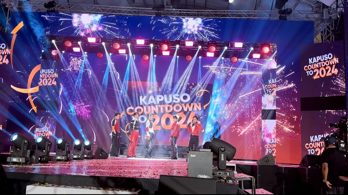 WELCOMING 2024 WITH 1STONE! 
HAPPY NEW YEAR EVERYONE 🎆🎇

#1STONE #1STONEOFFICIAL