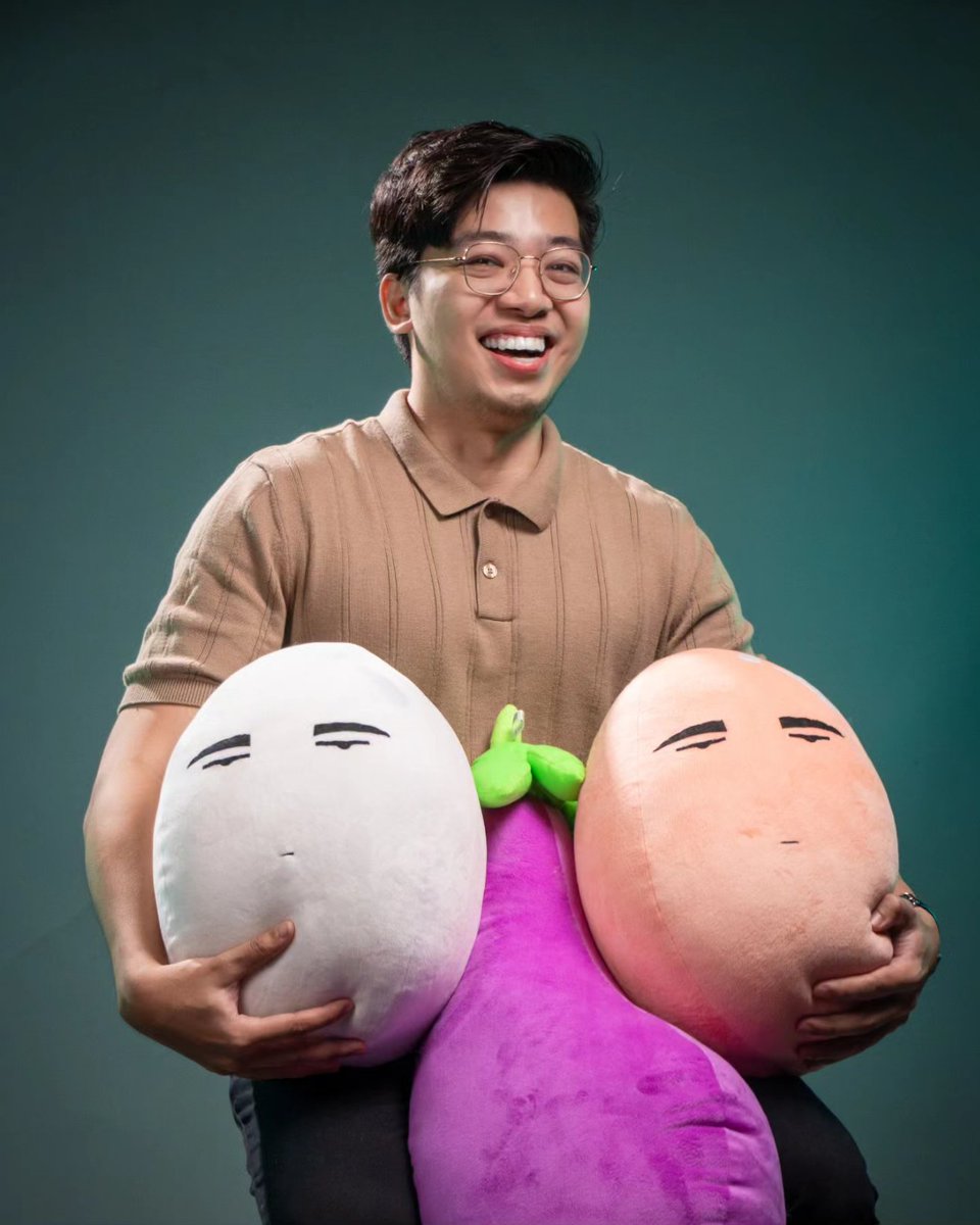 ajbacar's tweet photo. Happy new year mula sa ating mga talong at itlog! 🤣 

Pang #NewProfilePic for #NewYear 🥰 https://t.co/msiVkAtoqC