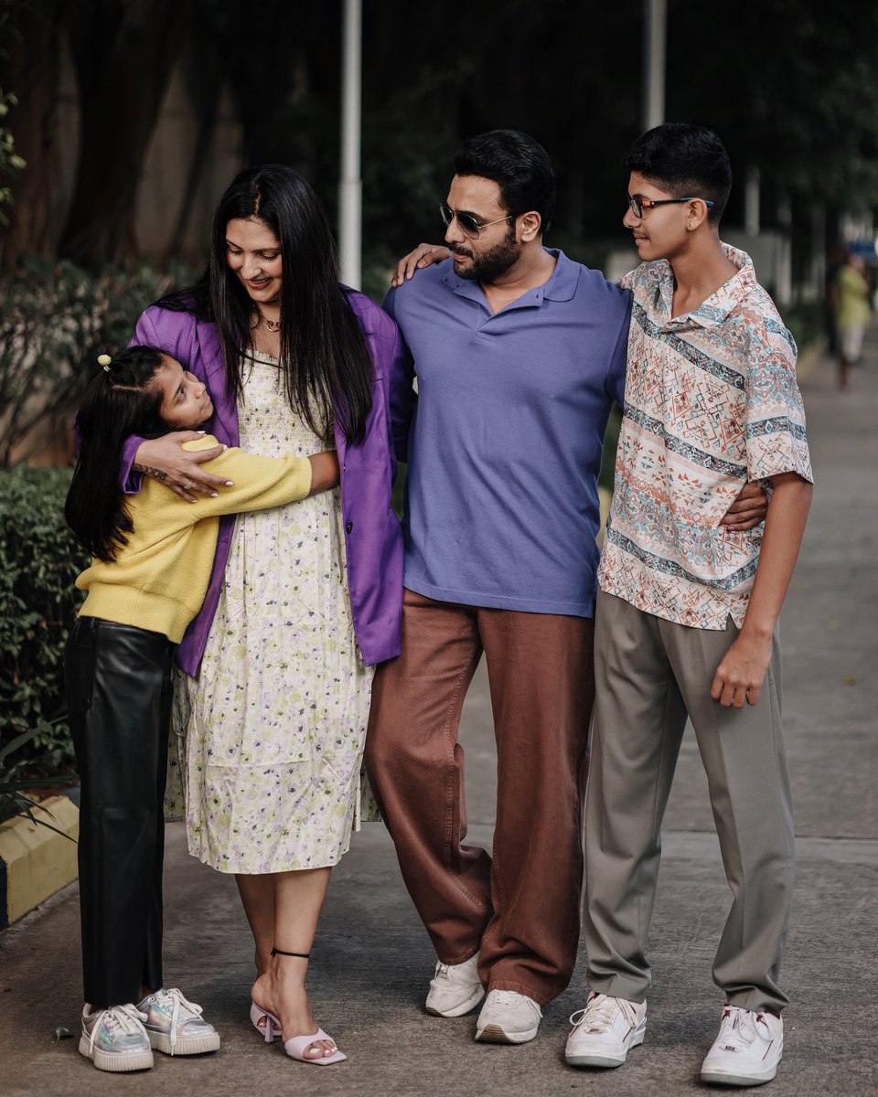 SRIMURALIII's tweet photo. ನನ್ನ ಪ್ರೀತಿಯ ಅಭಿಮಾನಿ ದೇವರೆ ನಿಮಗೆಲ್ಲರಿಗು 2024 ಹೊಸವರ್ಷದ ಹಾರ್ದಿಕ ಶುಭಾಶಯಗಳು. Wishing Everyone the best like always. Be Happy and Positive… Happy 2024. #HappyNewYear2024 https://t.co/us6eOwLssv
