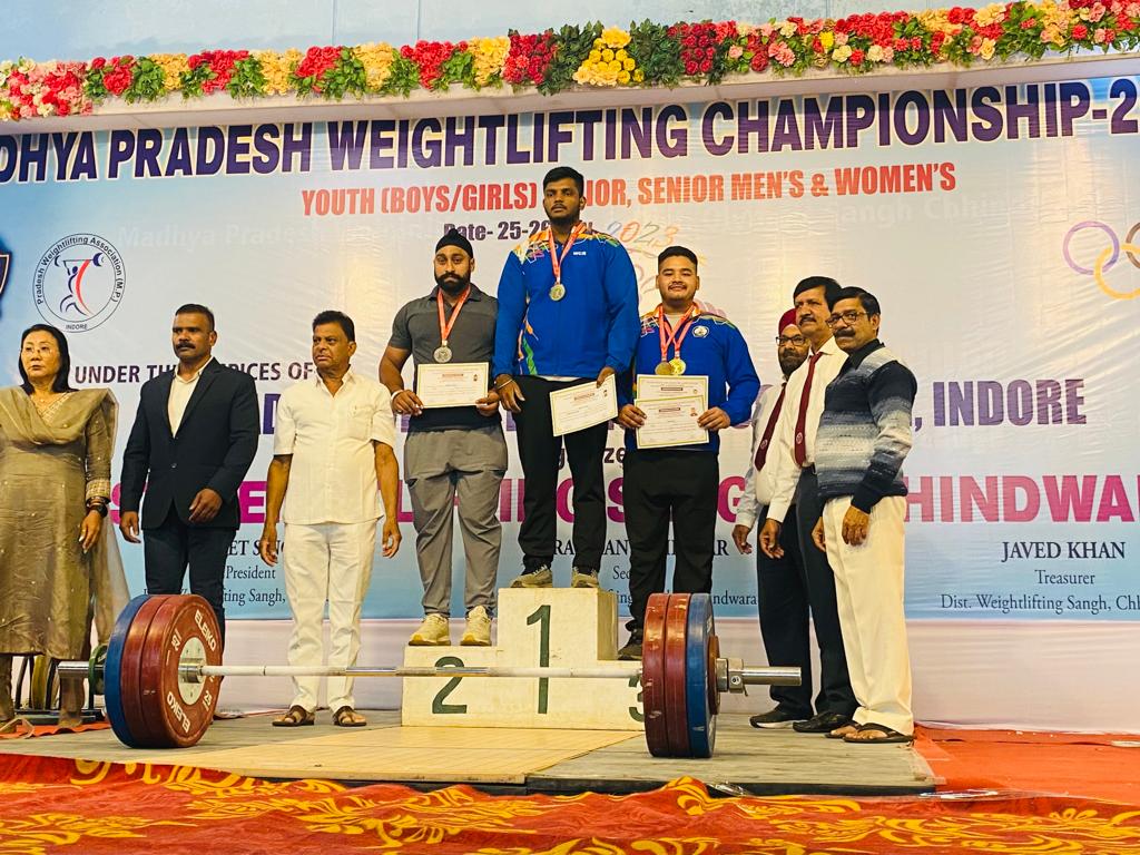 Jkra_Group's tweet photo. #LtGenUpendraDwivedi, AVSM COR JAKRIF &amp; LS and the entire JKRA fraternity congratulate weightlifters Ajmer Singh of #StrikingSeventeen &amp; Imran Khan of #Zorawar Bn on their stupendous performance in #InterCommandTrials &amp; further selection for #ArmyWeightliftingNode 
#JKRA https://t.co/G60ODmKuvr