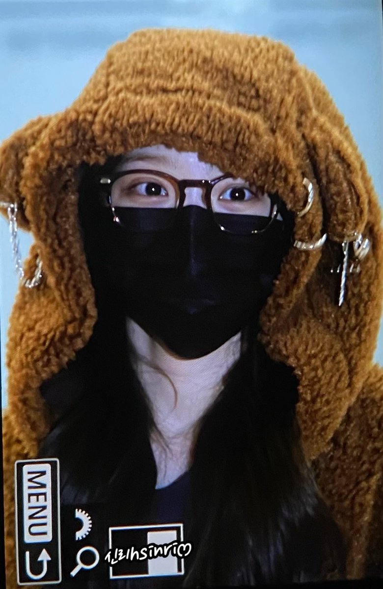chaewonville's tweet photo. BEAR CHAEWOWWWONNNNN https://t.co/Ii7XAWFlrj