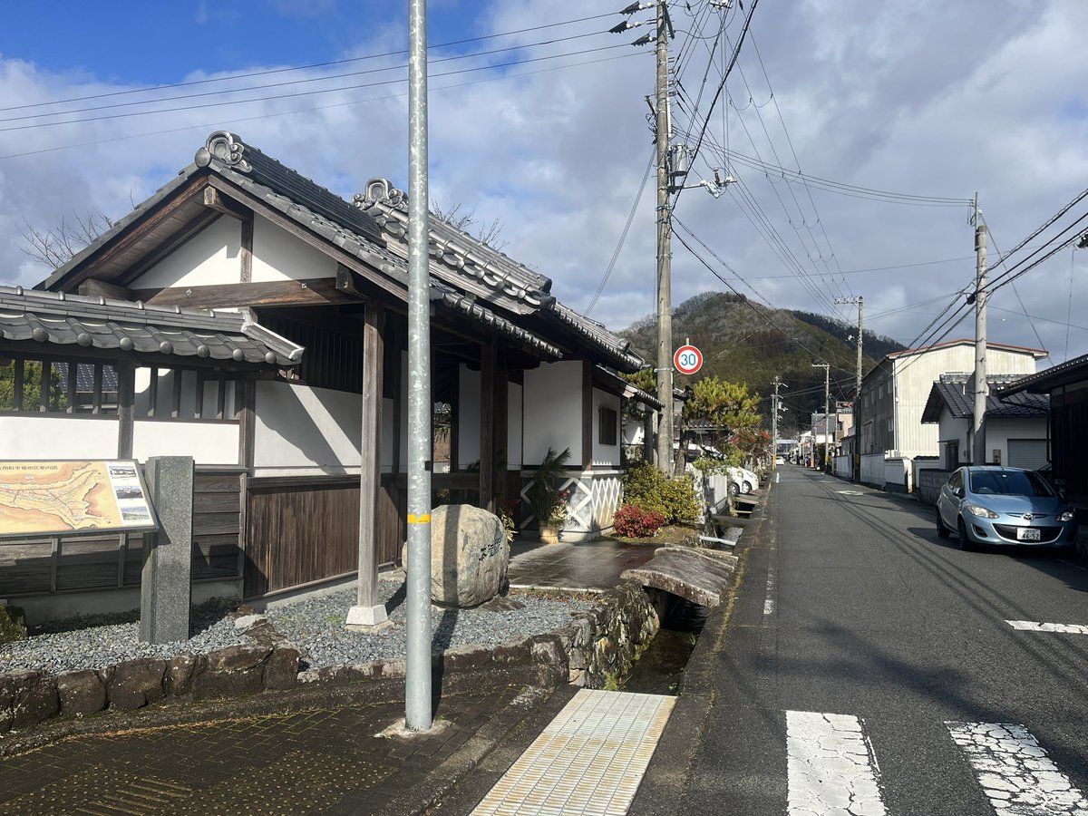 ymmt113's tweet photo. あけましておめでとうございます。
正月なのに奥さんが仕事で暇すぎるので、走り始めにいつもの佐用町平福の道の駅にゆるポタしてきました。 https://t.co/1eW1Yoicu8