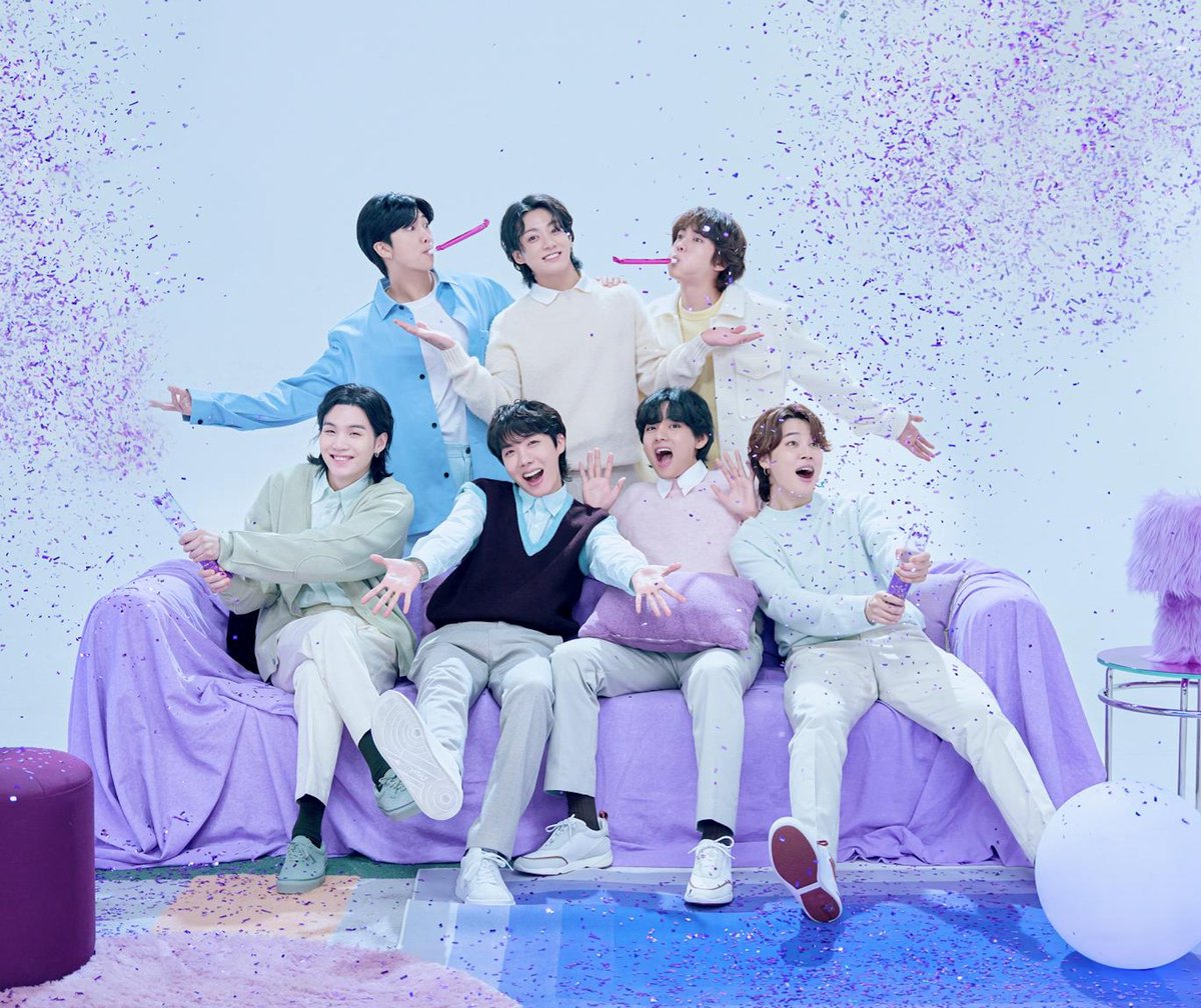 charts_k's tweet photo. Happy 2024! 🎇🎉

2025 is next year 🥳 @BTS_twt https://t.co/VHDu1hZJi9