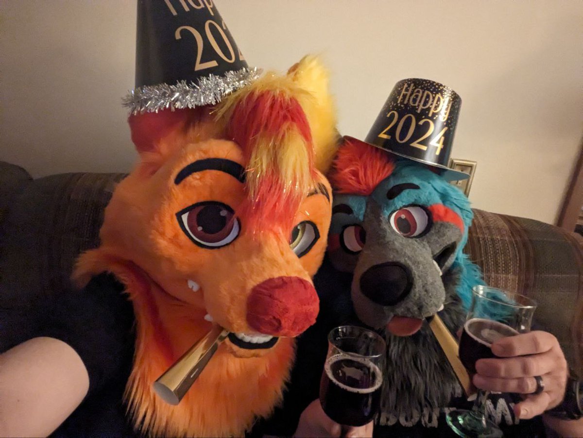 Happy New Year! 

<a href="/Flamethegoodboy/">Flame the Good Boy</a> #Hello2024 #furry #furries #fursuit #fursuiter