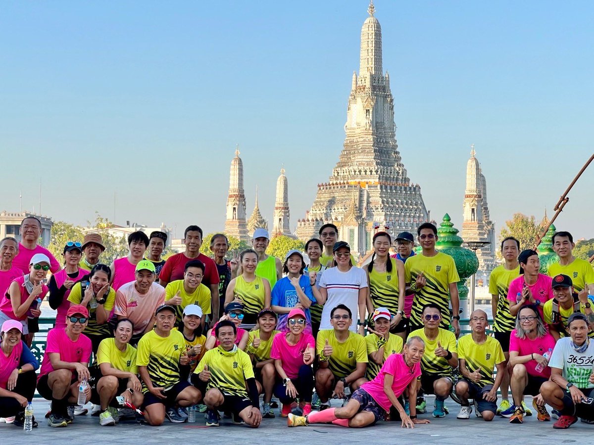 USAmbThailand's tweet photo. Magical &amp; moving to start 2024/2567 this morning with a run to 9 beautiful, Bangkok wats with Governor @chadchart_trip, Khun Lung Pom Yao &amp; many wonderful Thai friends!  1/2 https://t.co/qMPvPpbOaY