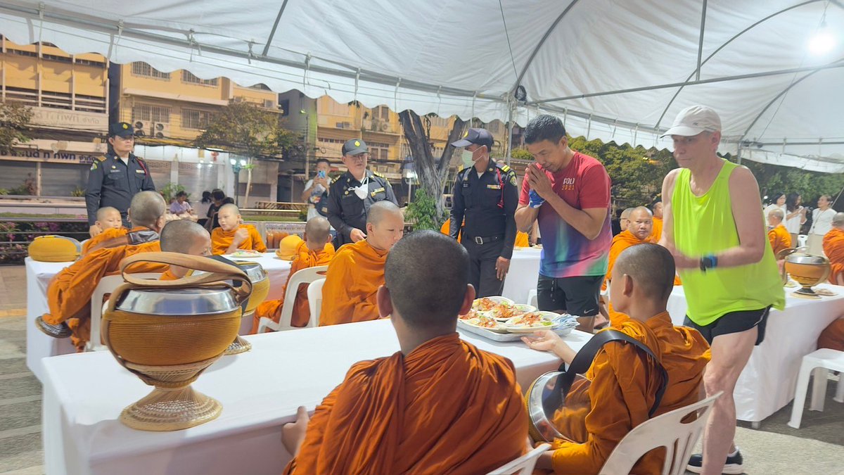 Magical &amp; moving to start 2024/2567 this morning with a run to 9 beautiful, Bangkok wats with Governor <a href="/chadchart_trip/">ชัชชาติ สิทธิพันธุ์</a>, Khun Lung Pom Yao &amp; many wonderful Thai friends!  1/2