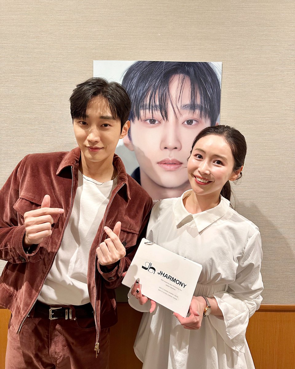 そして、載せるの遅くなってしまいましたが先日はジニョンさんのファンミーティングツアーのMCを務めさせていただきました！✨
「天は二物を与えない」という言葉をとことん覆してくる人物、ジニョンさん。やはりこの日も再確認。笑
できないことってあるんですか？....
詳細はインスタご覧ください！