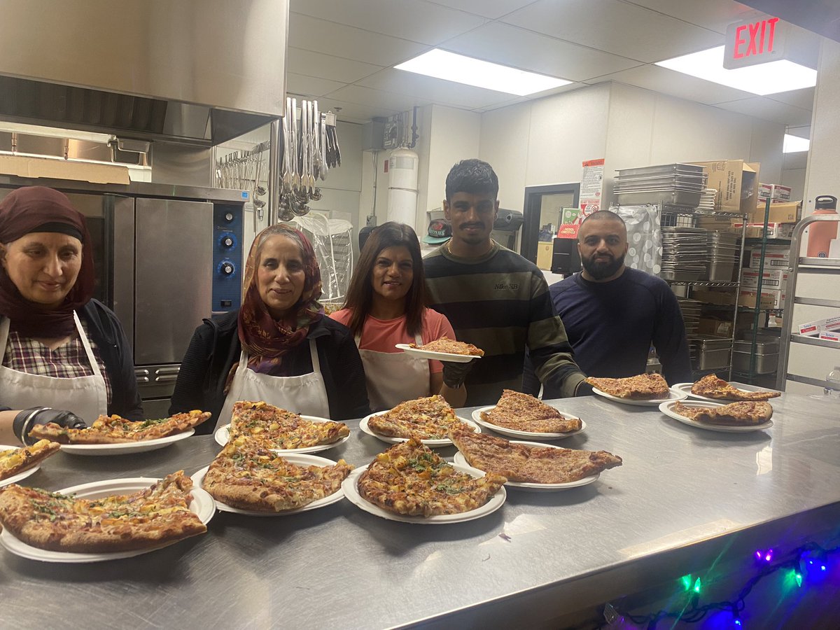 khalsaaidca's tweet photo. Team #Victoria ended the year with a feed at @ourplacesociety and fed several hundred. Thanks to #LocalPizzaVictoria for providing the pizzas to the team. https://t.co/r8VKCrbmzy