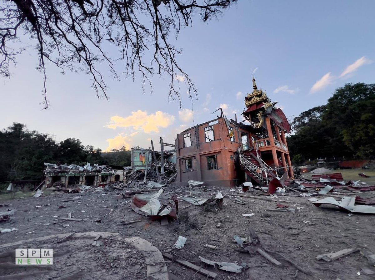 YeSoe91920267's tweet photo. Terrorist Military attacked on 2 monasteries in Manli village, #Namtu Township &amp; in Nanhunwe village, #Hsipaw Township, &amp; near Namtu Town bridge by fighter jet for 2 times, a female teacher was killed, 4 residents nearby were injured &amp; damaged monasteries on Dec 29.
#2024Jan1Coup https://t.co/UkvRpxXzqS