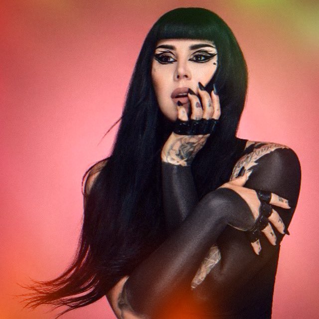Hope you all have a great New Years ♥️ see you all next year! can’t wait to see what <a href="/thekatvond/">Kat Von D</a> has in store for us ⚡️ 
#katvond