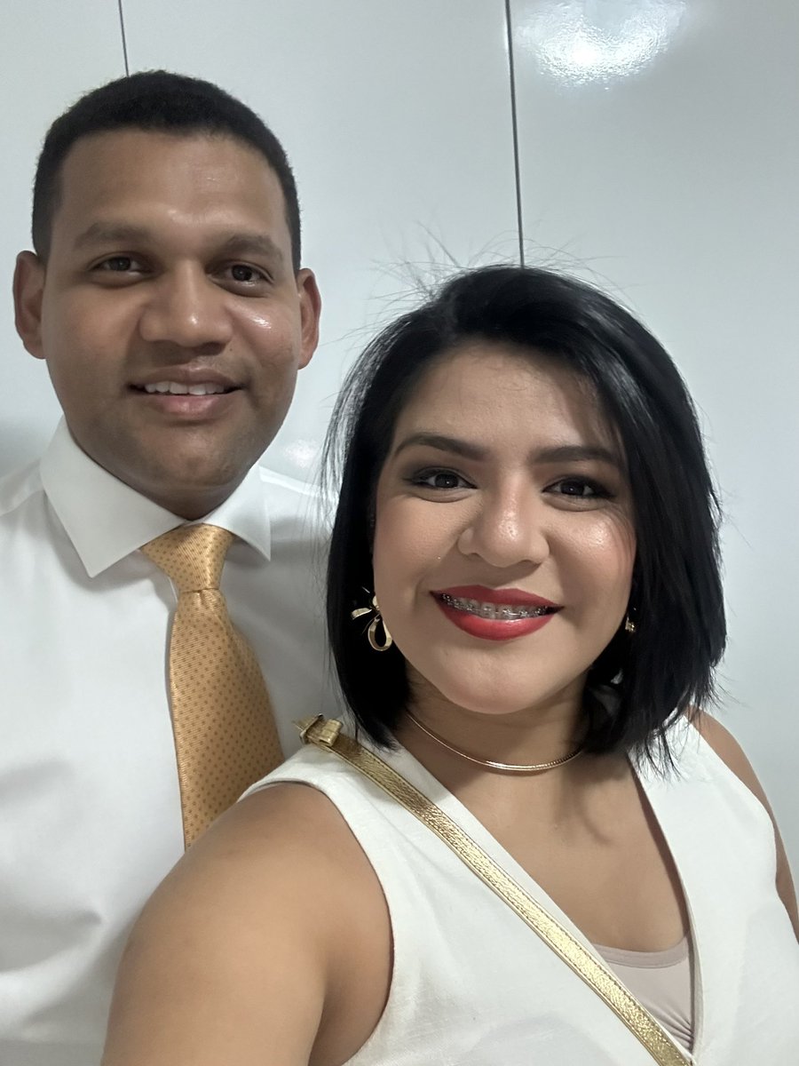 maxserraorn's tweet photo. 2024 começou! Eu e a Thai desejamos o melhor para você e sua família! https://t.co/OZ2PBBZM5t