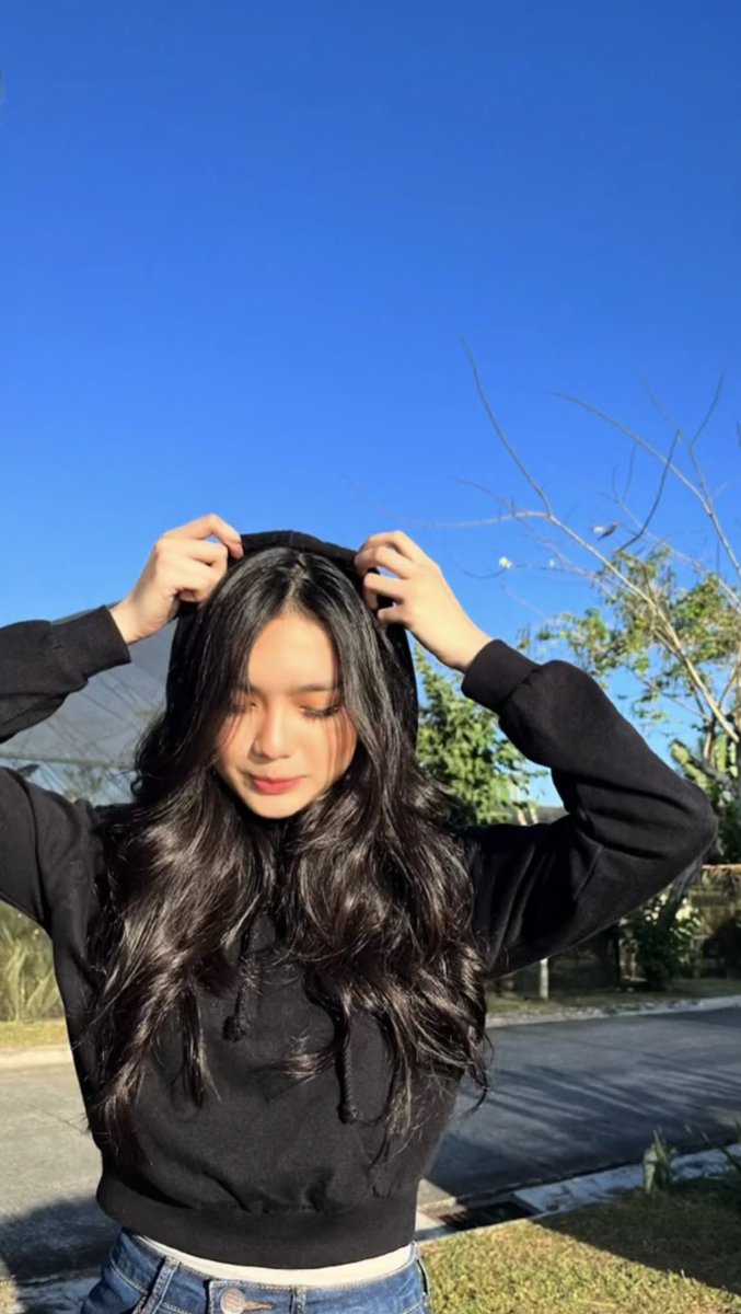 CarreLsOFC's tweet photo. it's her birthmonth 🌼 #FrancineDiaz https://t.co/DxhTvjm0Yy