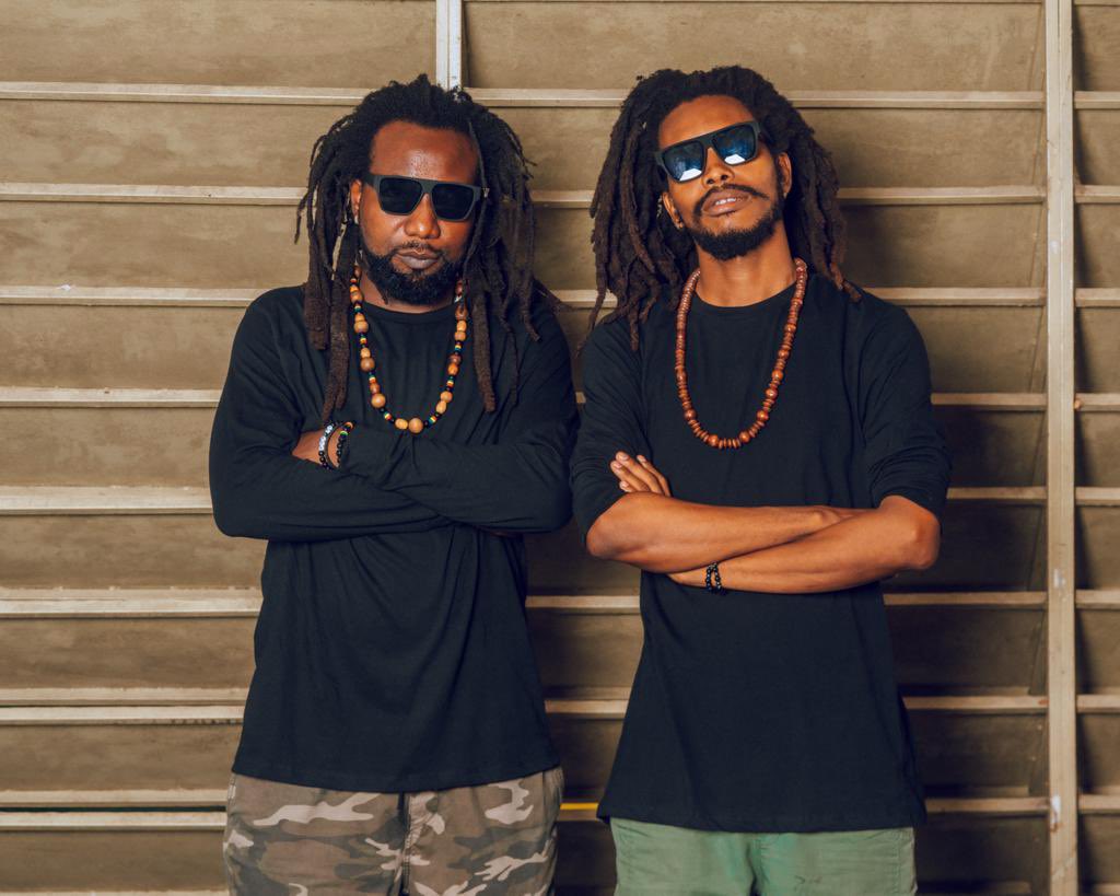 WMozeau's tweet photo. Mwen grandi nan tande w 
W aprann mwen plis ke sa w panse 
W ofri plis ke sa m mande 
Toutan n ap mache ansanm nou gen garanti n ap vanse 
Nou se Konpè, ou ka konte sou mwen …
@mawonanndi voye nimewo Jinyò Gama pou mwen😃 https://t.co/ebKCRyNnJ4