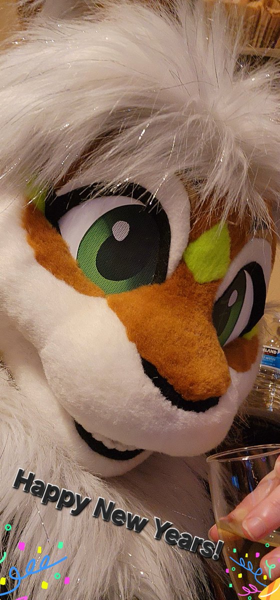 ___Quiver___'s tweet image. Happy News Years!! Here's to a very happy 2024!

Suit by: @Fullmoonspecial 

#fursuit #furry #happynew
