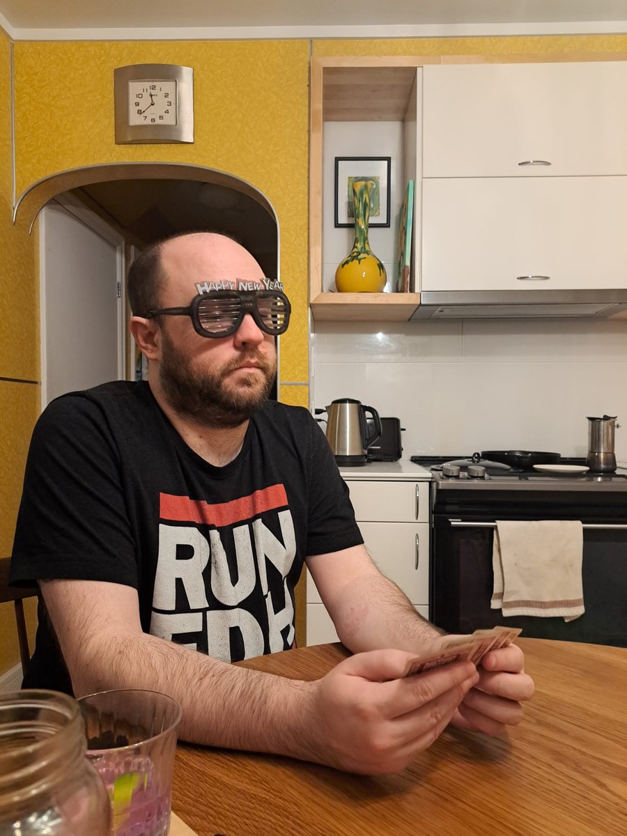 EdhWrecked's tweet photo. Happy New Years bitches. This is me playing Euchre. https://t.co/dOnVS5sRZN