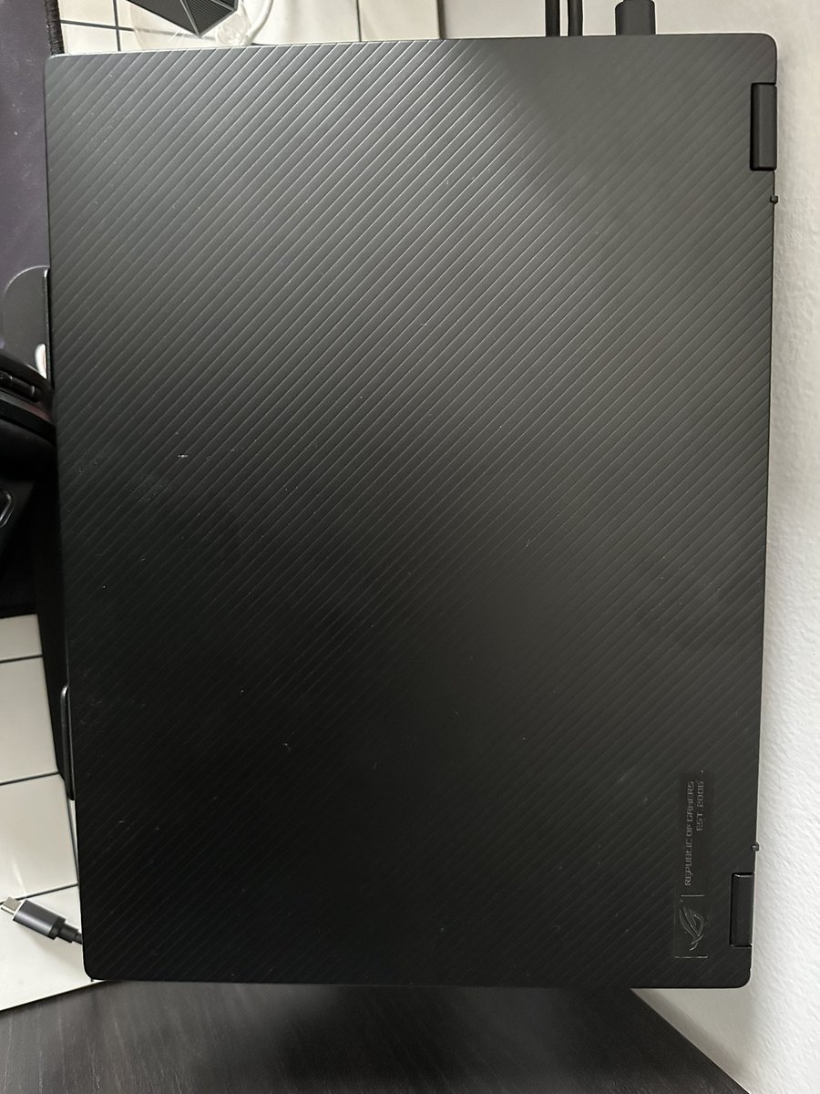 uda2tapibear's tweet photo. @ezash Asus ROG Flow X13, Ryzen 9 5900 RTX 3050Ti (keyboard Nordic), bisa 360 aka jadi tablet. Kelengkapan hanya laptop dan charger karena bawaan dari luar. Op 12jt nego gas, yang mencari laptop gaming/production portable performance tinggi boleh DM atau reply yaa #KhilafClubSpesial https://t.co/XTvEW7m9jU