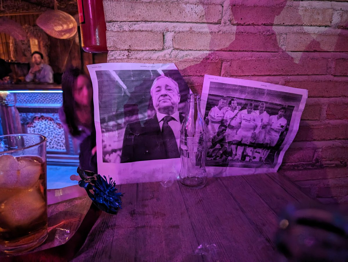 armntteros's tweet photo. Nuestra mesa en la discoteca, así se empieza el año. https://t.co/jCPNKvrdjM