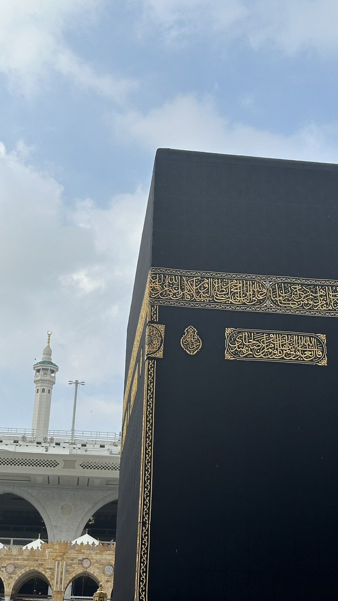 اللهُم هون على قلبي و ألهمنيّ الصبر يارب كُن معي و قوّني و زدني صبرًا