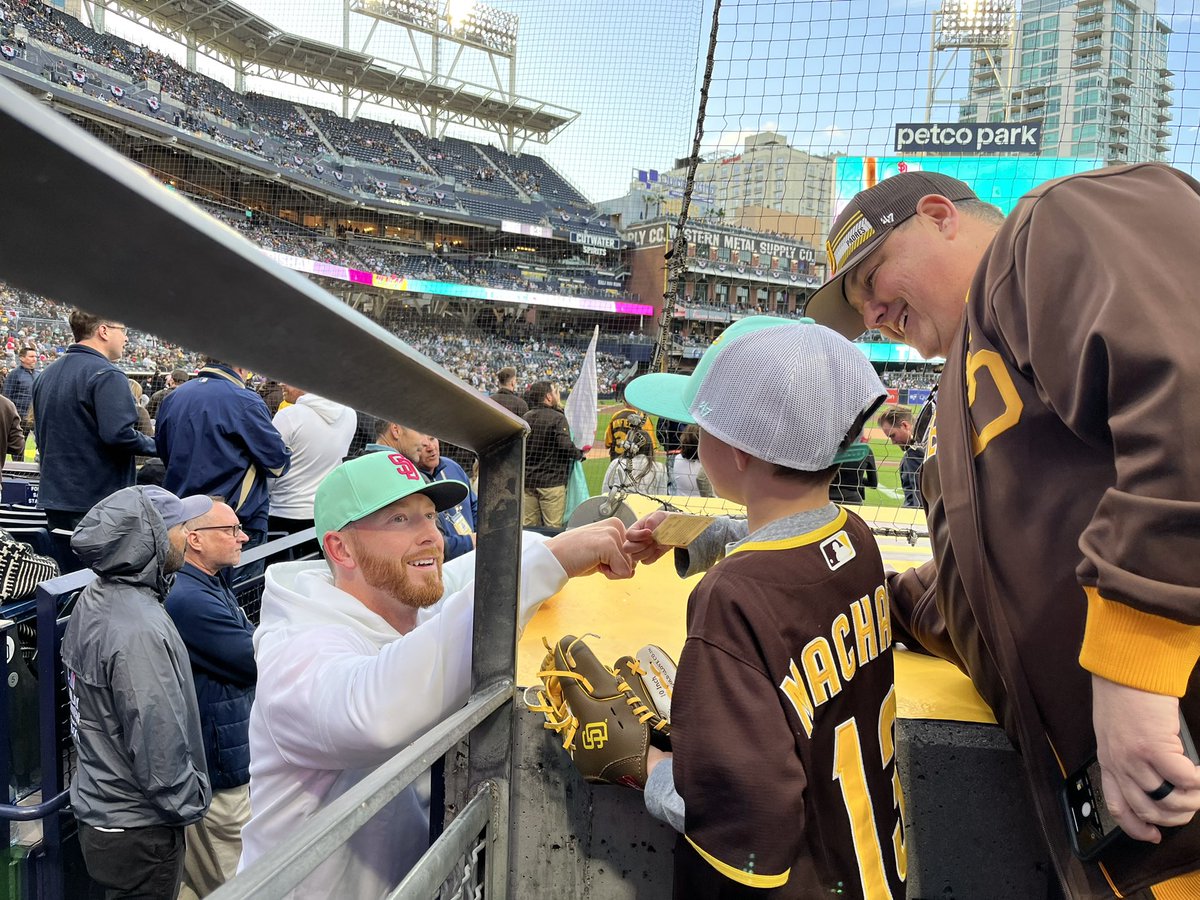 PatrickNelsonTV's tweet photo. BEST MOMENT OF 2023: Thanks to the heart of @Swilson2436! When he found out my son Hunter was a ballplayer from his home state of Colorado who loved the @Padres he went out of his way to meet him and make his first trip to @PetcoPark special! Thanks Steven! Fans for life! ⚾️❤️💯 https://t.co/FgXYdo4CH9