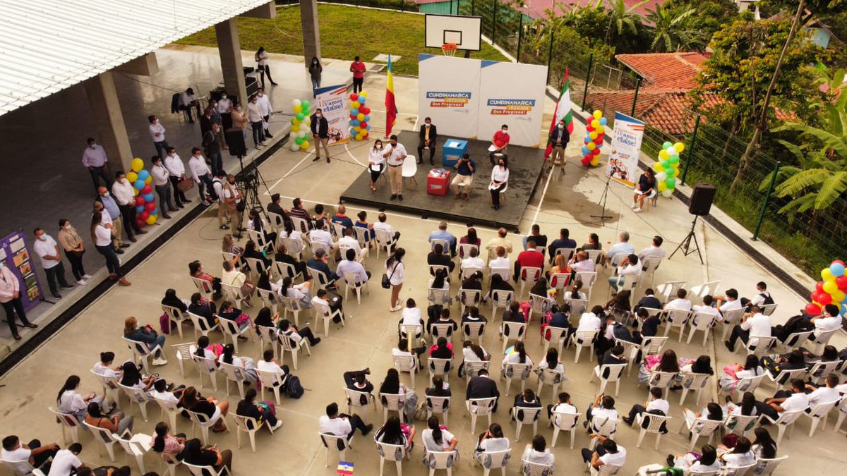 lmsaenzm's tweet photo. ¡Estamos en el top 3 del país en resultados de Pruebas Saber 11! Hoy podemos decir #CundinamarcaProgresa en educación! Feliz y orgullosa me siento de haber aportado, con el liderazgo de @nigabu, a un proyecto integral de calidad educativa con resultados. @CECavelier https://t.co/XfrkywQ0OC