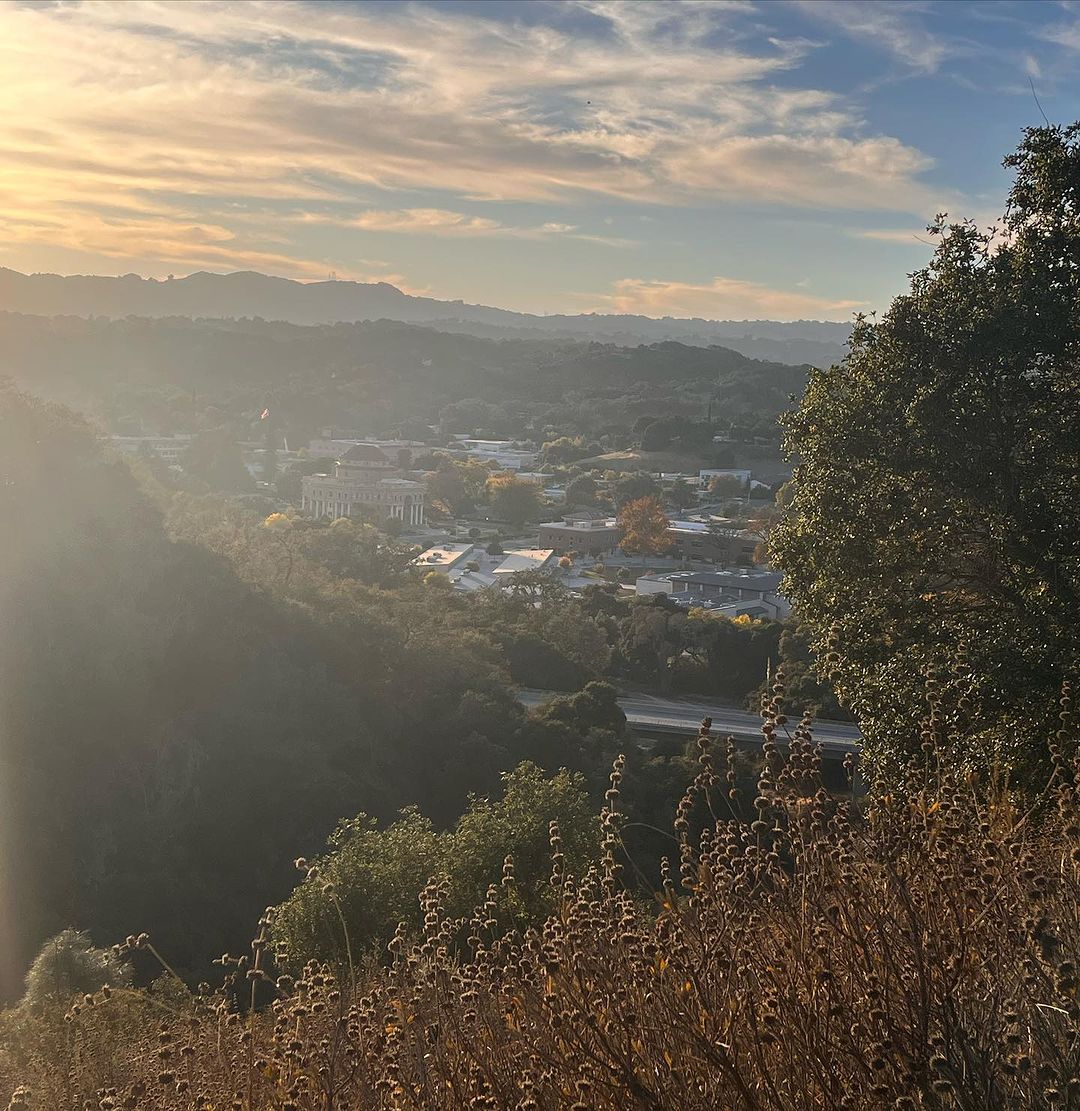 As the sun sets on another wonderful year in scenic Atascadero, we wish you a fantastic 2024! 🌅🥂🎉 

📸: @thebrittanitom