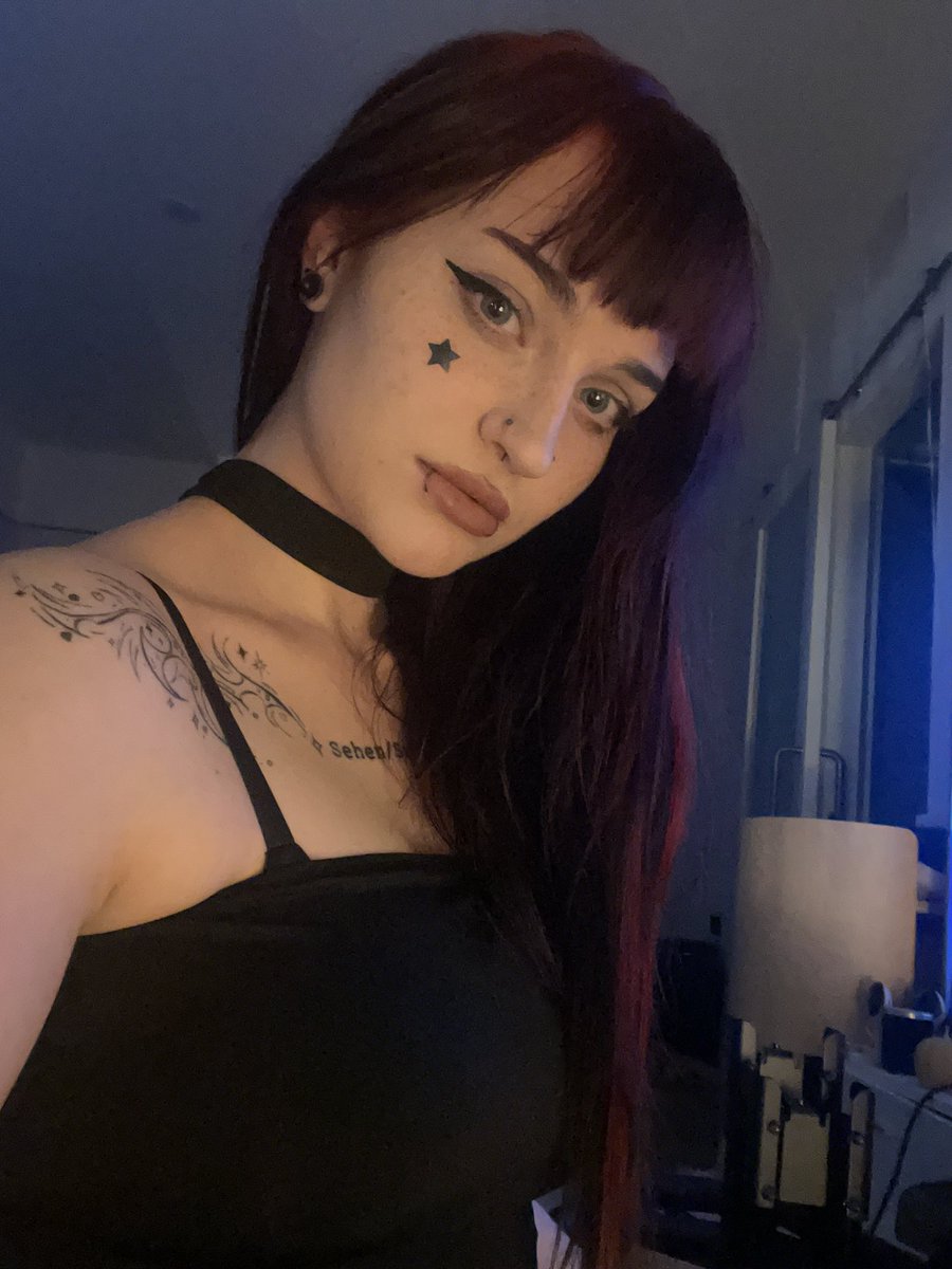 Nihachu's tweet image. I lost my New Years kiss, can I have one from you?