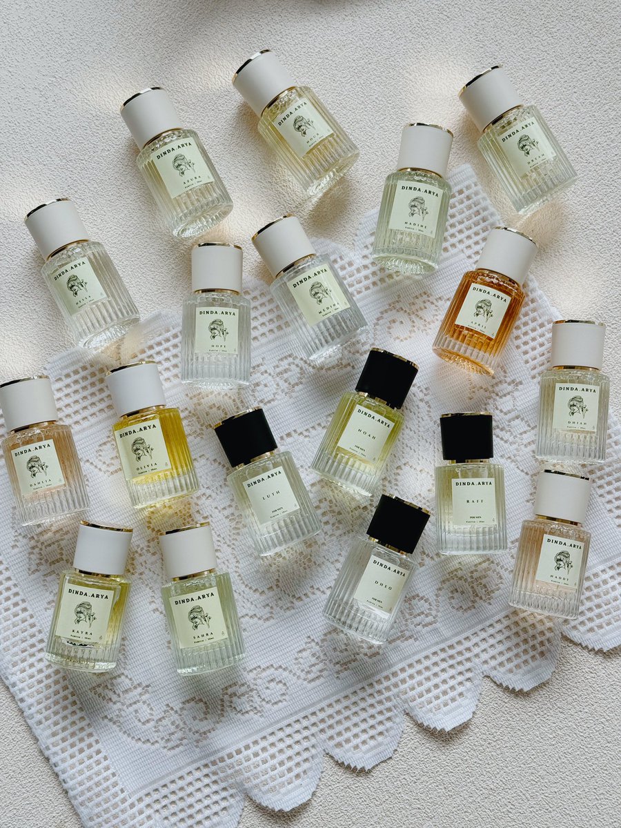 SyahidahDarmawi's tweet photo. Dah 2024 ayuh #sapotlocal
Kalau nak cari perfume harga mampu milik tapi puas hati pakai korang kene try brand Dinda Arya ni.Ade total 18 scents yang korang boleh grab 👇🏻
✅ Bau tahan lama
✅ Tak tengik even dah berpeluh
✅ Bau makin lama makin sedap https://t.co/tIaSgpPlqD