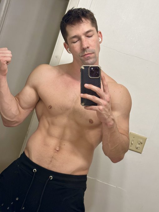 2023 was the year I started showing my dick on the internet. https://t.co/5gEISsM8R5