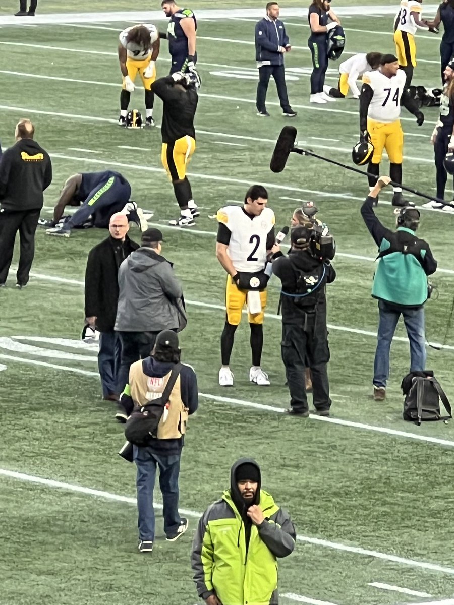 ZPSteelers2's tweet photo. This bad MF is the first Steelers quarterback in 40 years to win in Seattle. MASON FREAKING RUDOLPH!!

#steelers #herewego https://t.co/JvusfjcVlL