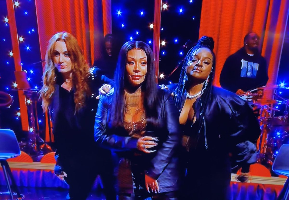 s_ffron7's tweet photo. The Sugababes absolutely smashing it tonight! My childhood self is v happy rn. #Hootenanny #JoolsHolland #SaveOurBBC https://t.co/LeETrlGtyz