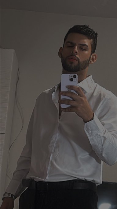 Feliz a&ntilde;o 🖤 los quiero mucho a todos, gracias por vivir este a&ntilde;o junto a mi, este a&ntilde;o fue magn&iacute;fico,