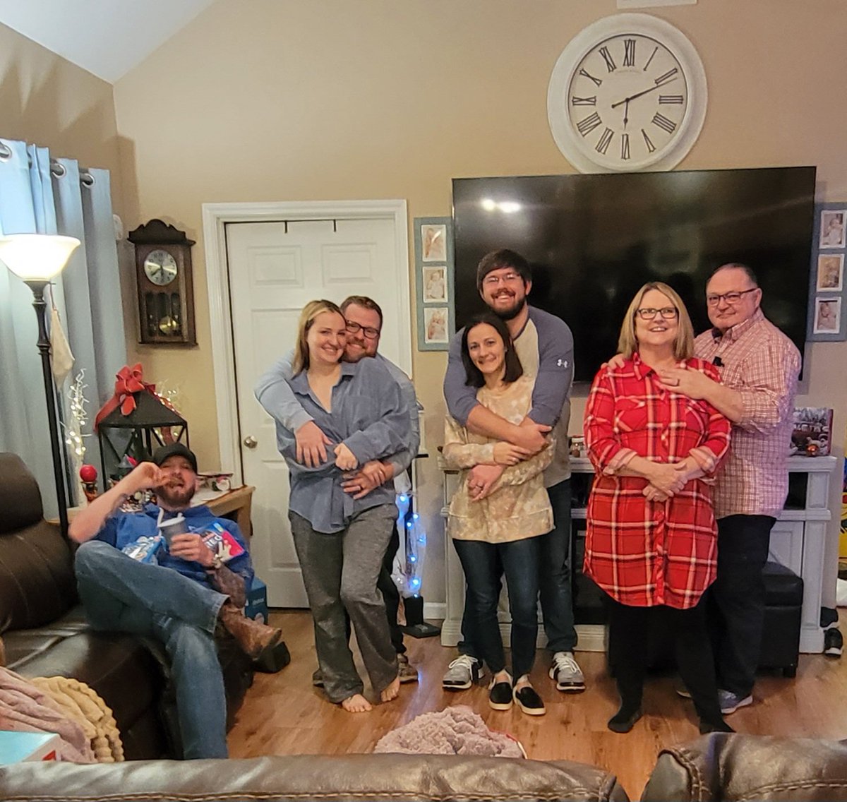 Toothpickdad_AF's tweet image. When all your family are in
relationships and you're just there enjoying your milk and cookies