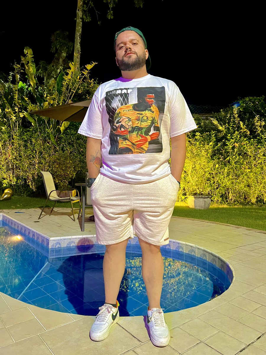 alanggouveia's tweet photo. NOTA PRO MEU LOOK E PRA MINHA CAMISETA DA VIRADA, LITERALMENTE! 😂💚 https://t.co/YAfcxN745n