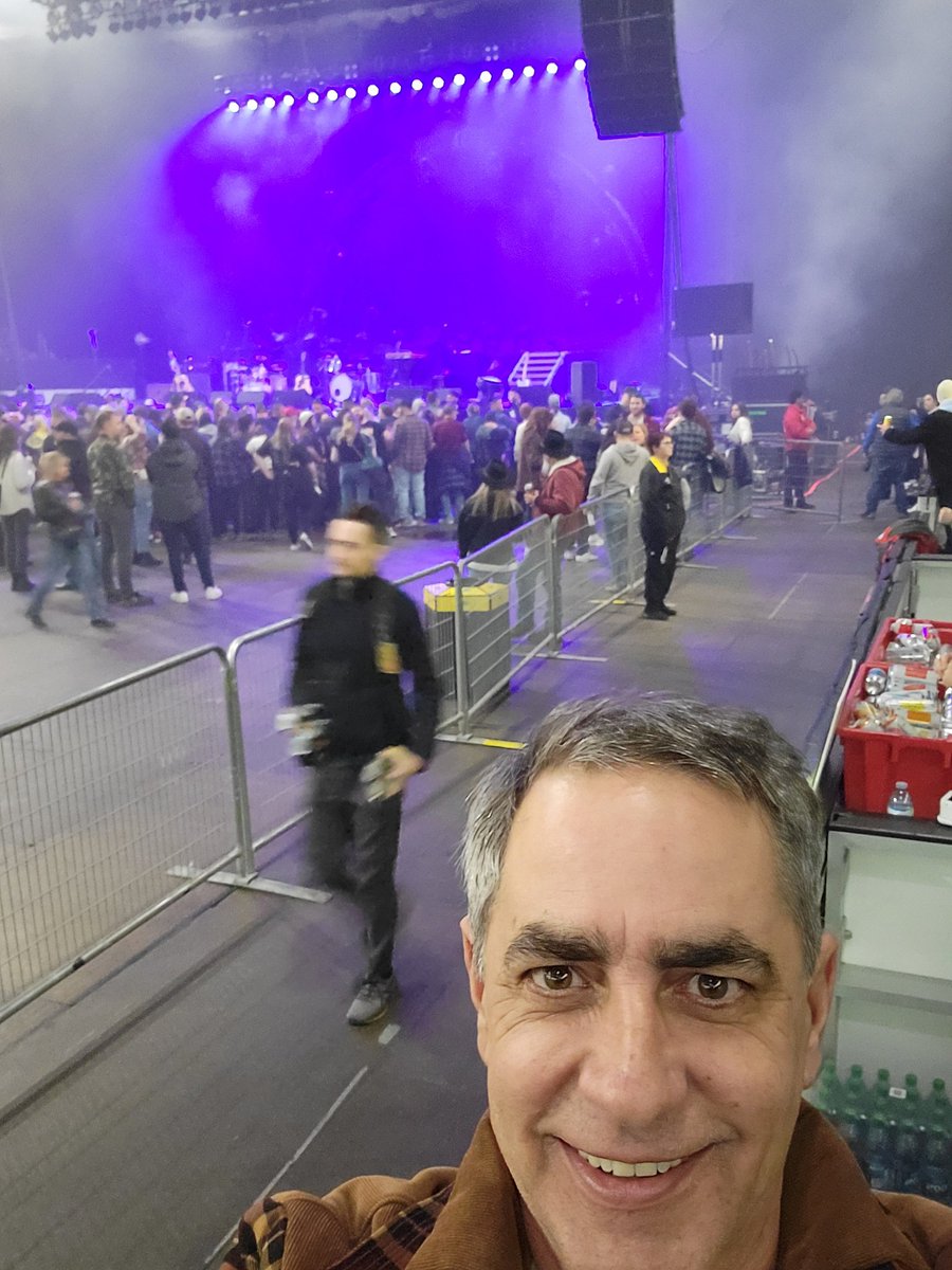 Boho_Studio's tweet image. All ready for a great party tonight in #Kingston 🇨🇦 with @TheGloriousSons for NYE!! 🔥🔥 Have the best party tonight wherever you find yourself. Happy NY!!✌️🤘🎶😎  #livemusicrules #frontrow #hometownshow