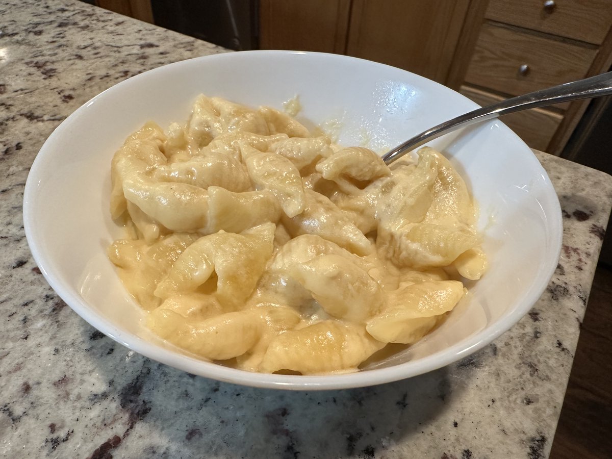 RachelBitecofer's tweet photo. My homemade mac &amp; cheese could win awards though. #CheatNight https://t.co/8XoCAqtZfL