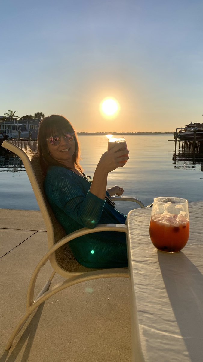 Guy_Theriault's tweet photo. Enjoying the last #Sunset2023 in style with @VeuveClicquot and @GonthierDominic 🧡 Wishing all my followers a happy and prosperous new year! Bonne année à tous! https://t.co/WTS29K6Xv6