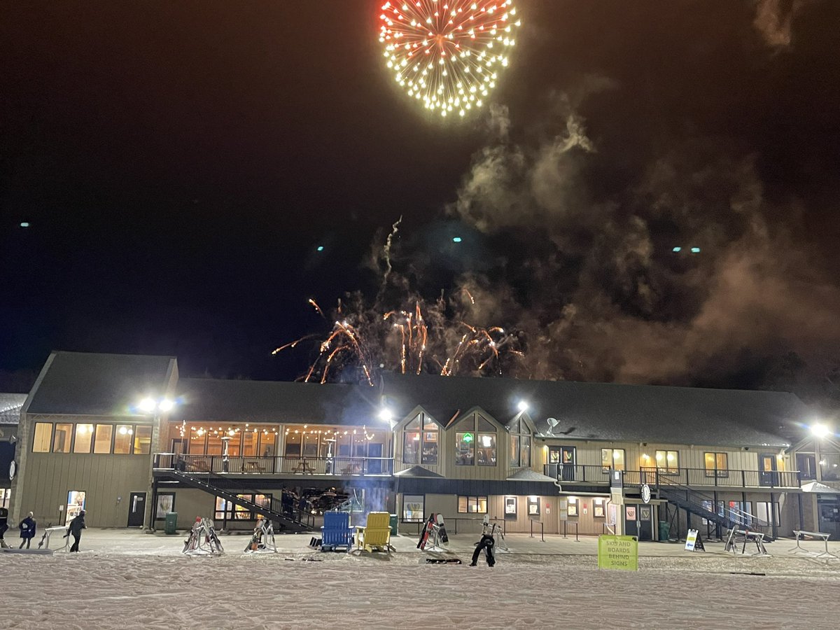 bstrub's tweet photo. New family tradition is skiing @Welch_Village and enjoying the NYE fireworks here. #OnlyInMinnesota https://t.co/UTqj90KzU0