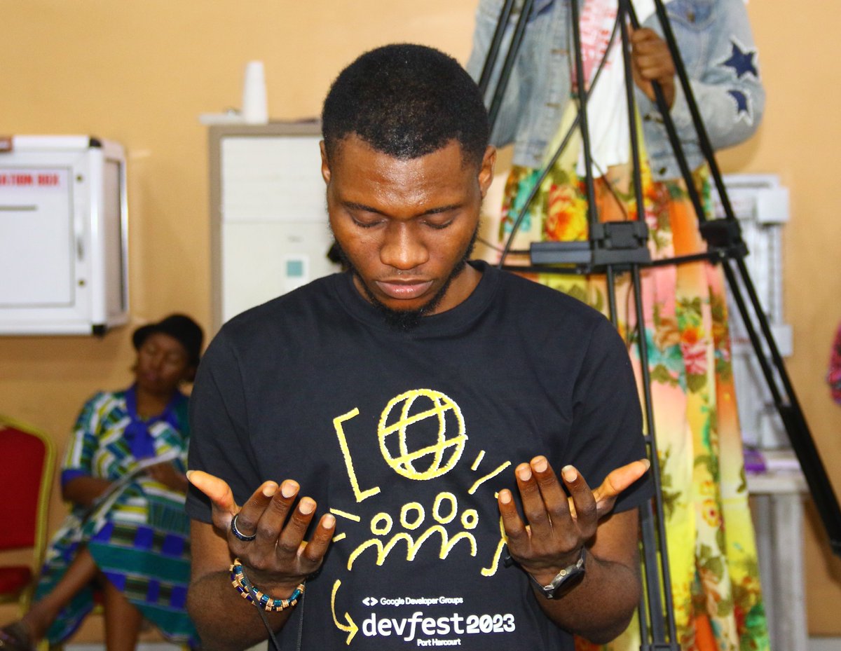 Richiedhance's tweet photo. Grateful Lord Almighty for thus far 2023😌
It's 2024!!! 🥳🥳🕺
             Welcome to 2024
Happy New Year/Month everyone🫂🙋💙

#HappyNewYear #HappyNewYear2024 #January1st #explore #rccg https://t.co/wkPCUZLfAy