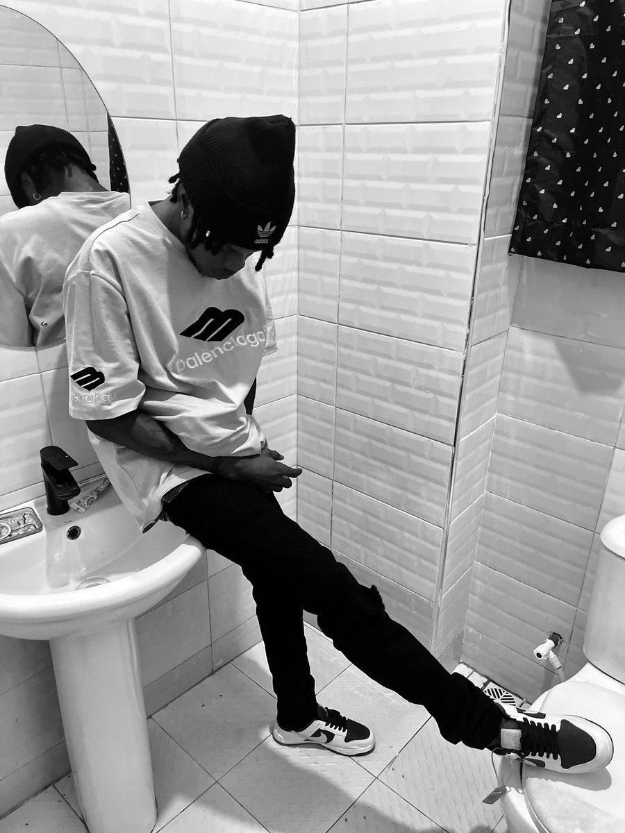 IRazorboy's tweet image. 31st going crazy already 😹😹lol