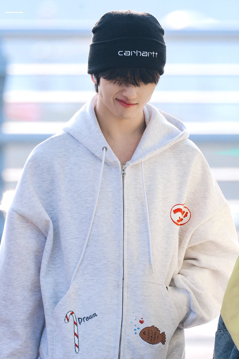 MasterhamsterJS's tweet photo. 240101 ICN🛫
🥹
#지성 #JISUNG #박지성 #NCTDREAM https://t.co/NGYpuZK4VL