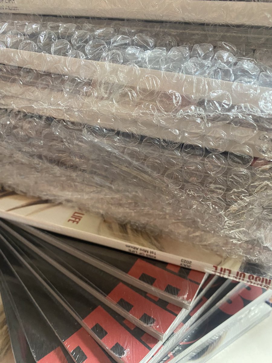 bebe_iv's tweet photo. 키스오브라이프 미개봉 앨범 양도 판매
Kiss of life unopened sealed album

Each 0.7 / 재고 26장
현물⭕️ / 2장 이상 거래

Wtb wts wtt sell photocard poca pc 키오프 키오라 kiss of life fansign videocall event julie natty belle haneul KIOF 포카 포토카드 https://t.co/yCSjLZnnU5