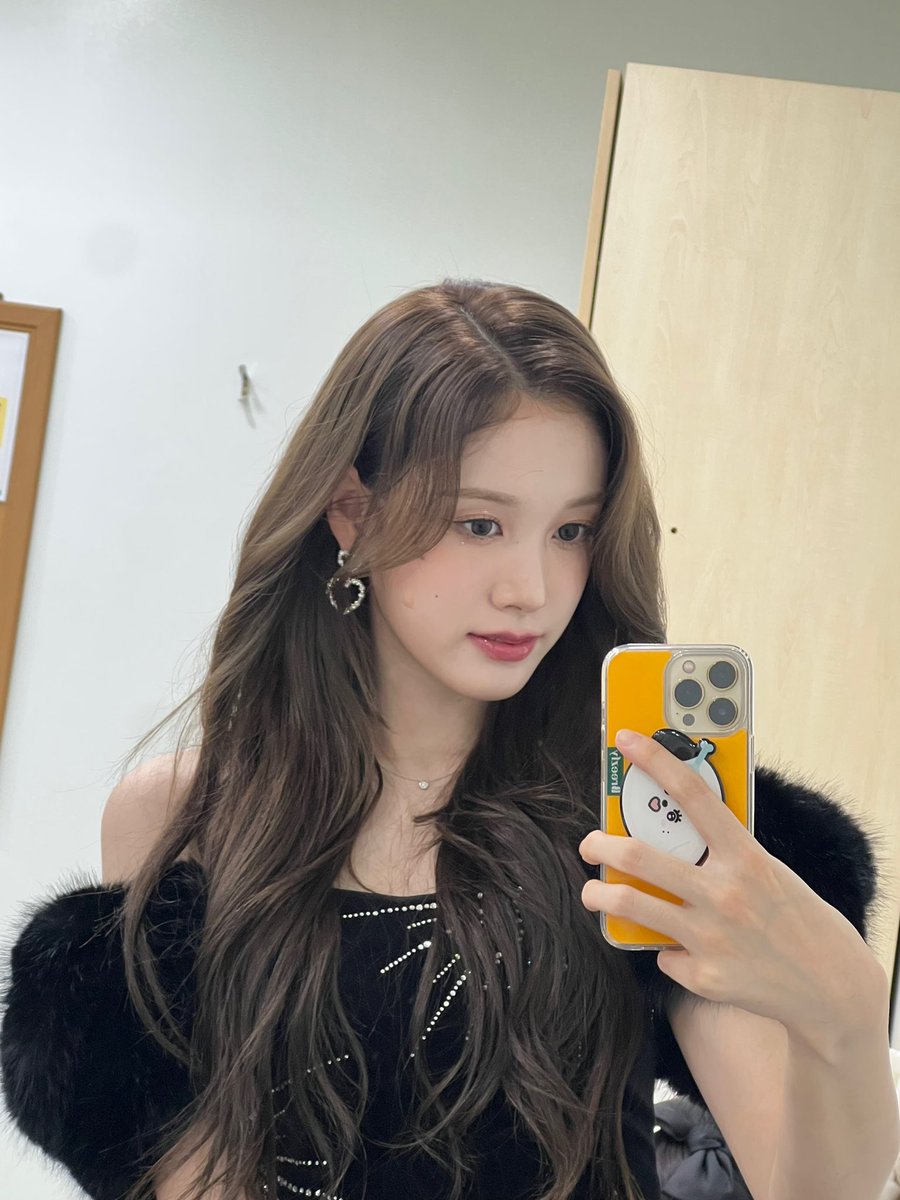 first selca of 2024 🧚‍♀️🤍

#J #STAYC #재이 #스테이씨