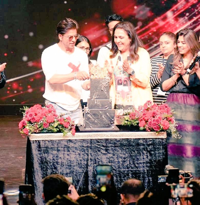Happy birthday to you dear @MahaanSRK 🎉🎊🥳🎂

May God bless you with lots of Happiness Good Health Success and Prosperity.✨💫🤗

#ShahRukhKhan #HappyNewYear #SRKians #NewYearWithDunki