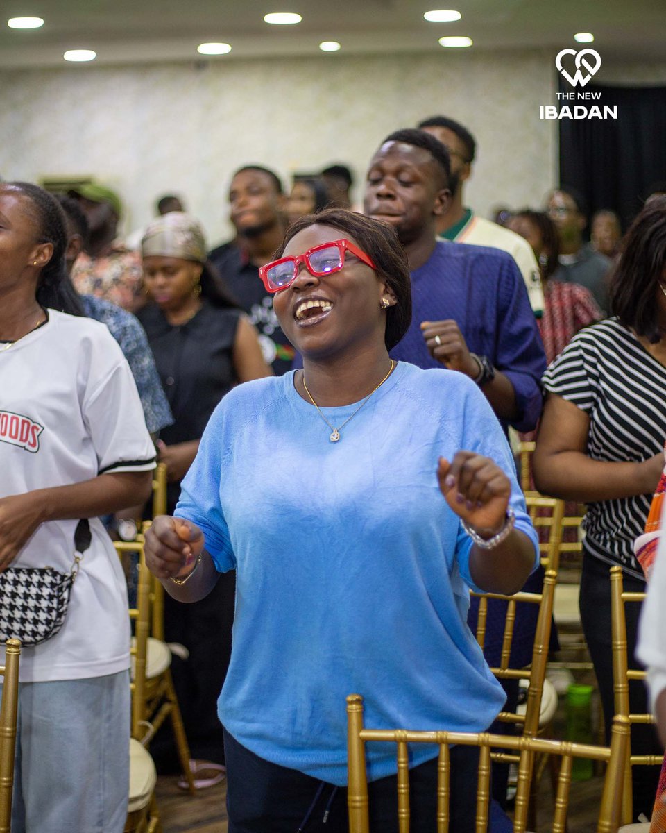WeAreTheNew_Ib's tweet photo. We clap and sing and dance into the new year. 
Our year of Goshen experience. 
Our year of unending laughter. 

#thefrontliners 
#happynewyear
#wearethenewibadan https://t.co/QgXX64Q4lN